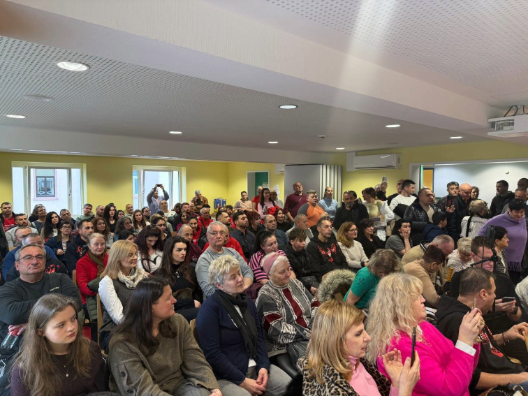 “Величие” напълни залата и на среща с българите във Франкфурт