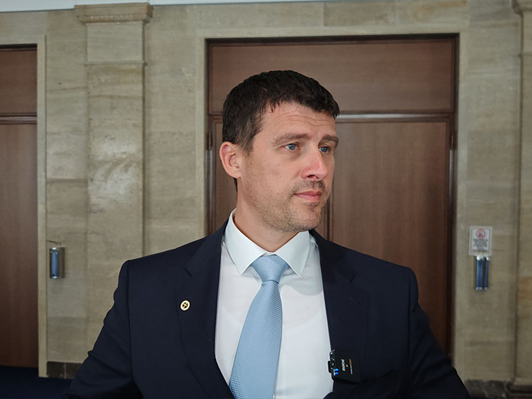 Ивелин Михайлов: „Оскверняват паметта на починали, за да ме атакуват“ 