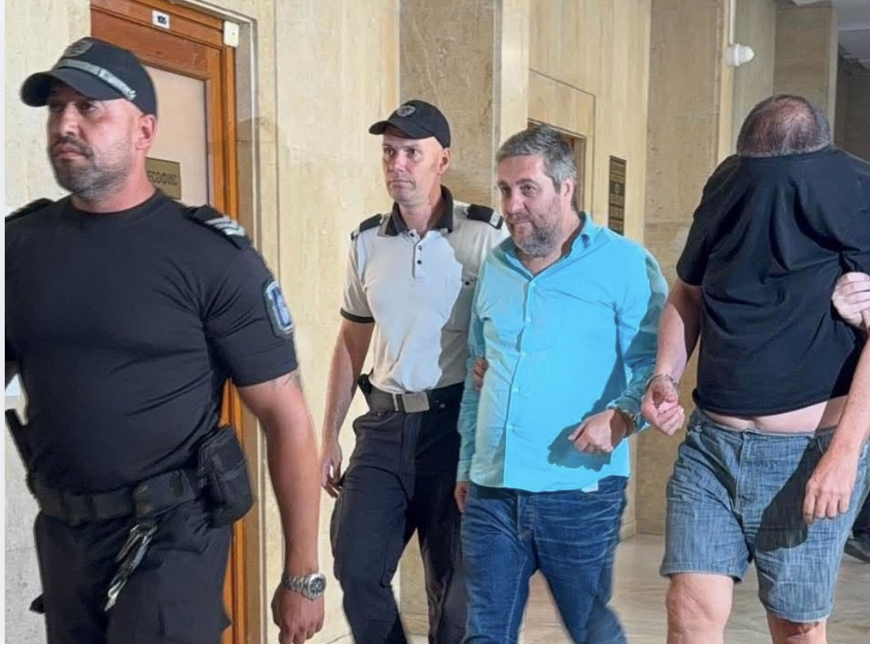 До 50 хотела плащали между 10 000 и 30 000 лева месечно „такса спокойствие“ във ВиК-Бургас