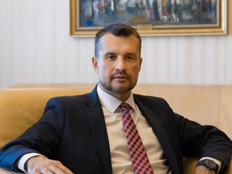 „Възраждане“ през погледа на един независим депутат: Един отвратителен ден в българския парламент