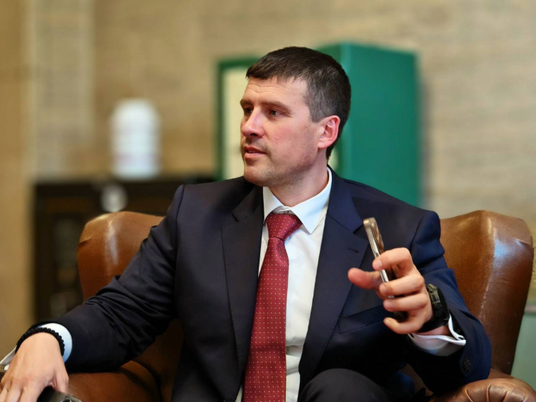 Държава на абсурдите: Как се справят с неудобните?