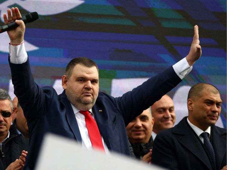 България разкрива провала на Европа: Как олигарх разширява властта си в страна, влизаща в еврозоната